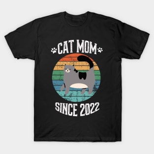 Cat Mom Since 2022 T-Shirt